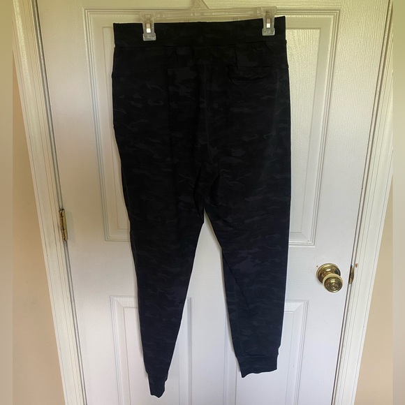 Alphalete joggers - black/grey camo size L - Picture 2 of 2